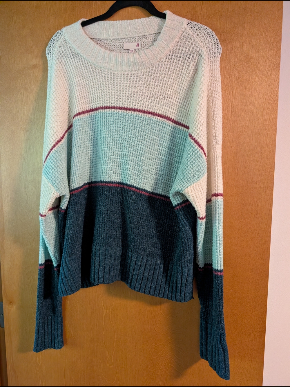 SO Colorblock Crewneck Sweater in Cream, Light Mint & Dark Gray